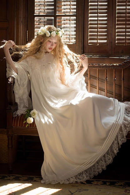 Subtly Elegant Dress with a Refined Vintage Look