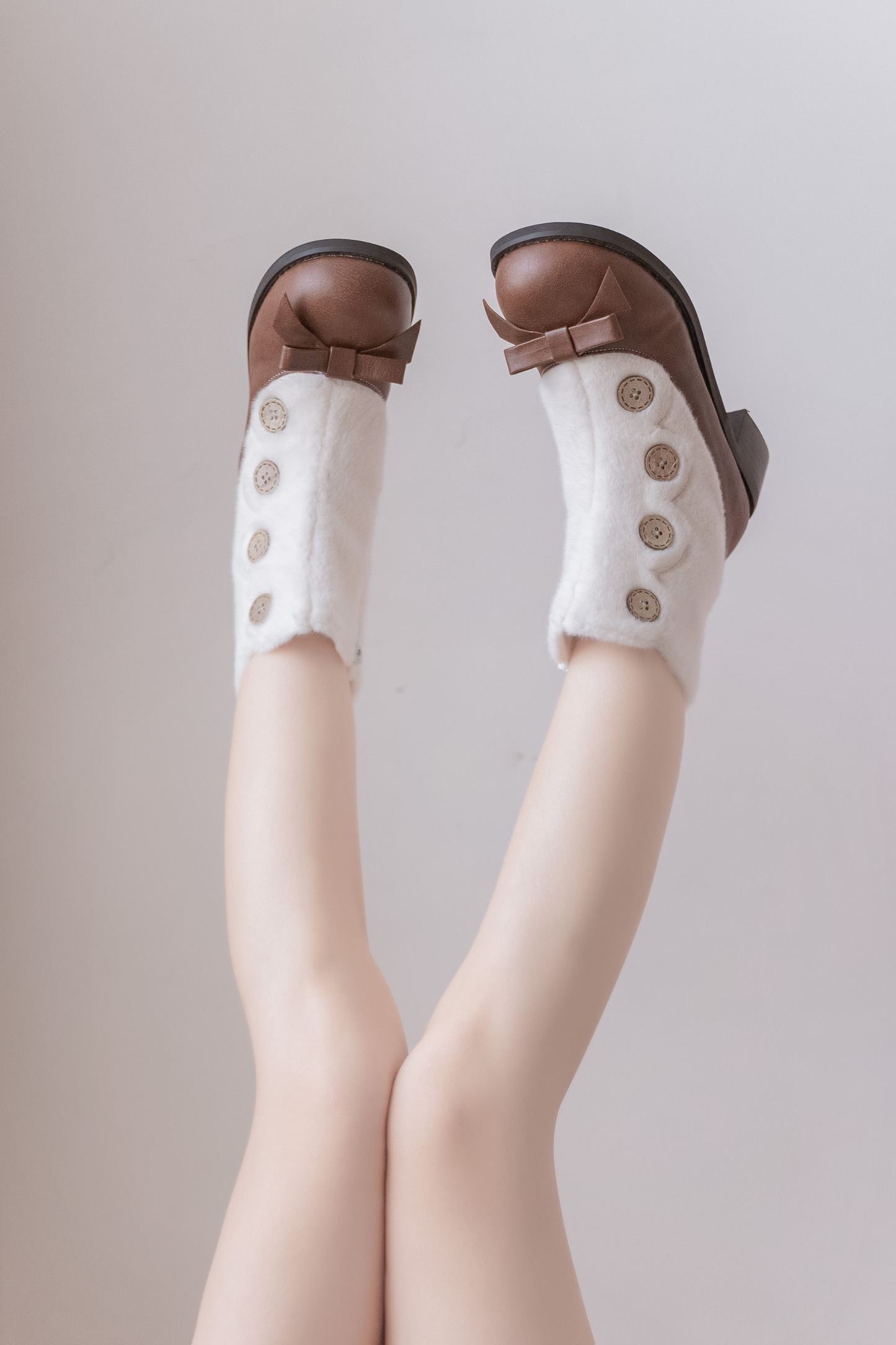 [pre-order] Retro Button Fur Socks Cover Fake Design Boots