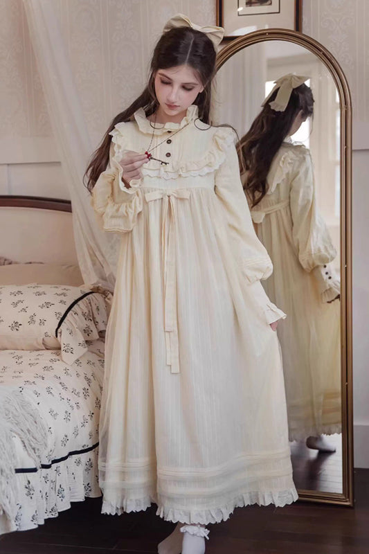 Finely Styled Dress with a Classic Vintage Look