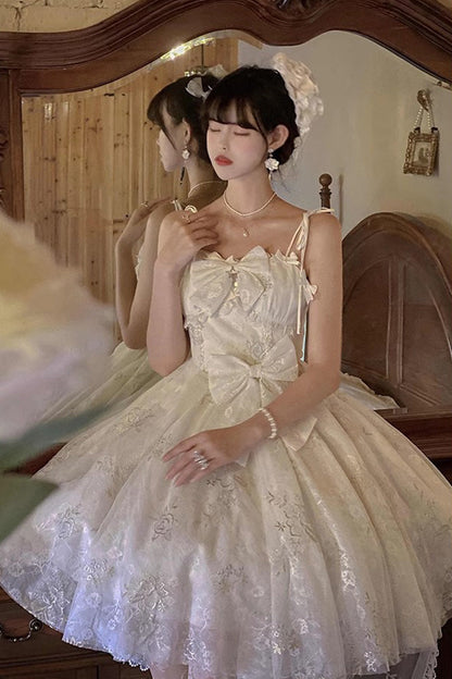Subtly Elegant Dress with a Refined Vintage Look