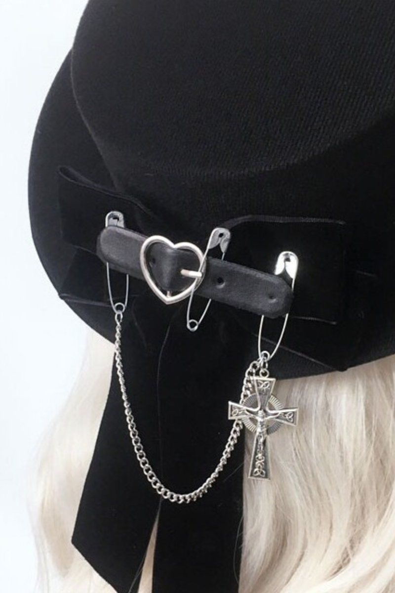 Heart Buckle Ribbon Flat Hat