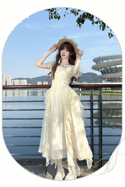Finely Styled Dress with a Classic Vintage Look