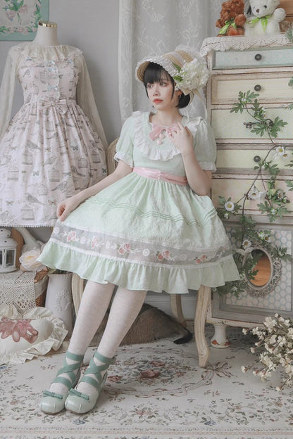 Subtly Elegant Dress with a Refined Vintage Look