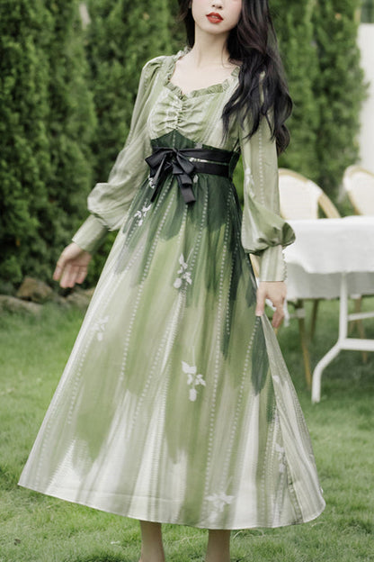 Classic Vintage Dress with a Flattering Fit