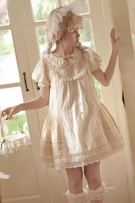 Finely Styled Dress with a Classic Vintage Look