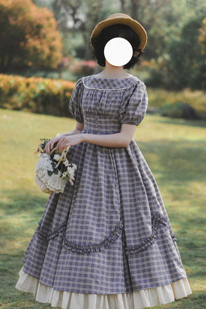 Classic Vintage Dress with a Flattering Fit
