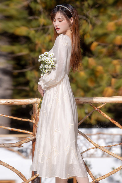 Subtly Elegant Dress with a Refined Vintage Look