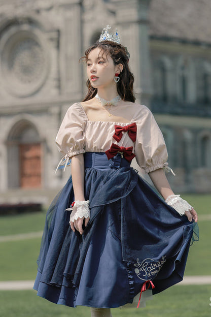 Finely Styled Dress with a Classic Vintage Look