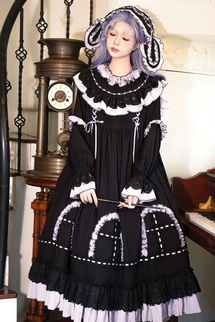 Finely Styled Dress with a Classic Vintage Look