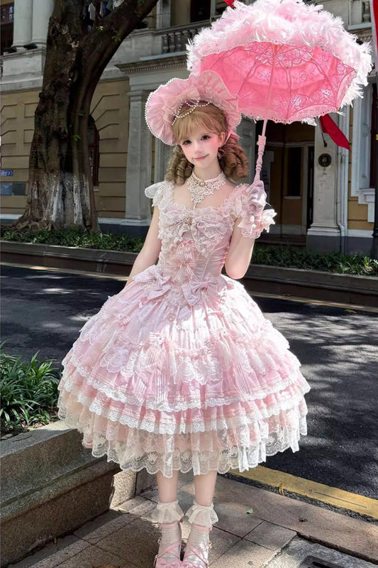Finely Styled Dress with a Classic Vintage Look