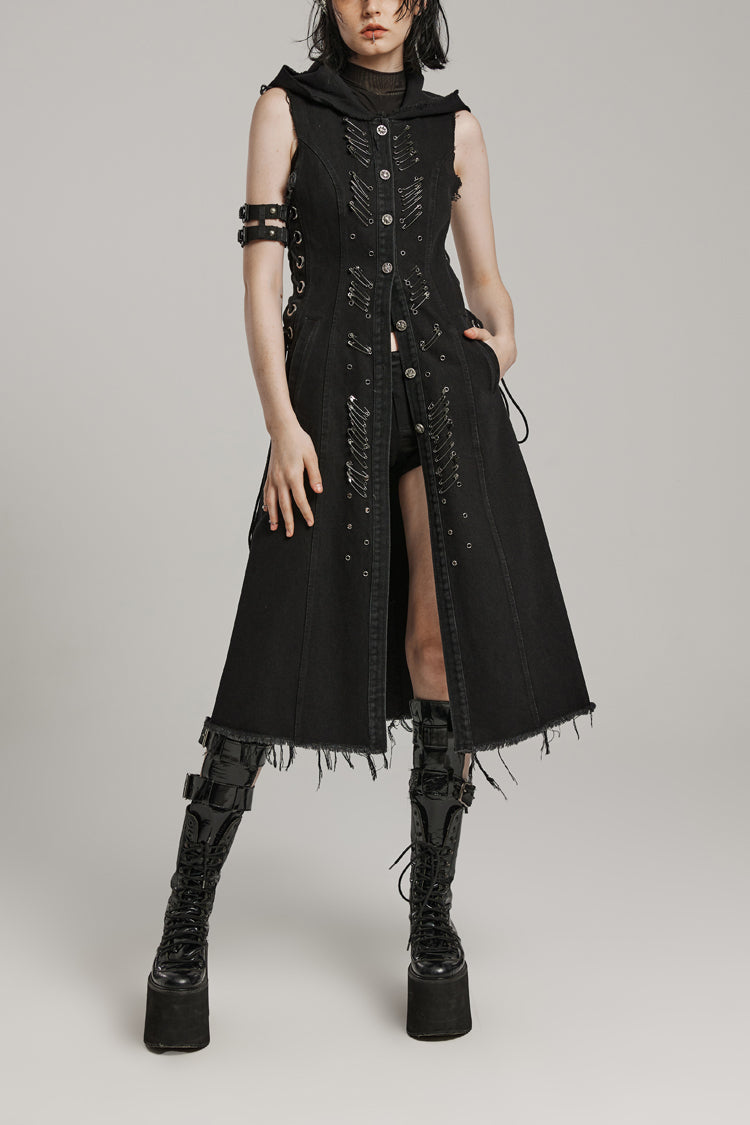 Casually Elegant Garment with a Refined Edge