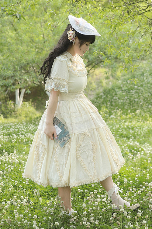 Classic Vintage Dress with a Flattering Fit