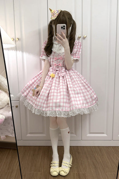 Classic Vintage Dress with a Flattering Fit