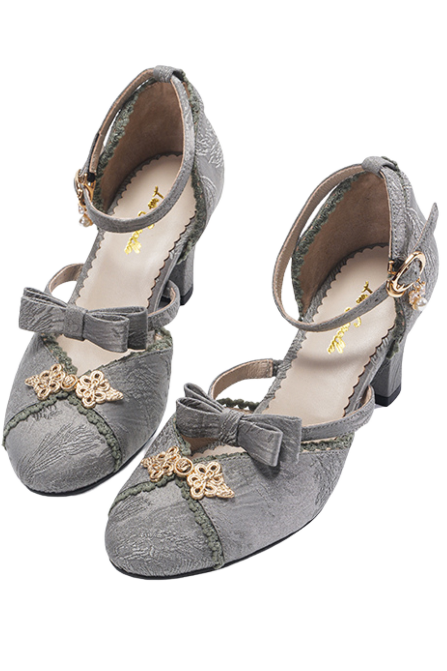 Round Chinese-style Wedding Shoes