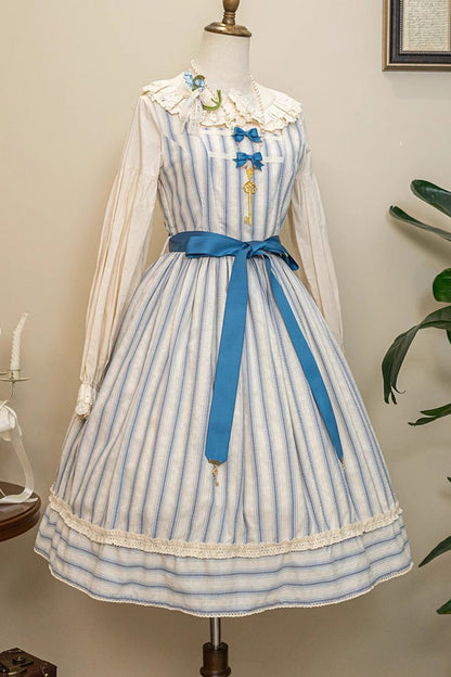 Subtly Elegant Dress with a Refined Vintage Look
