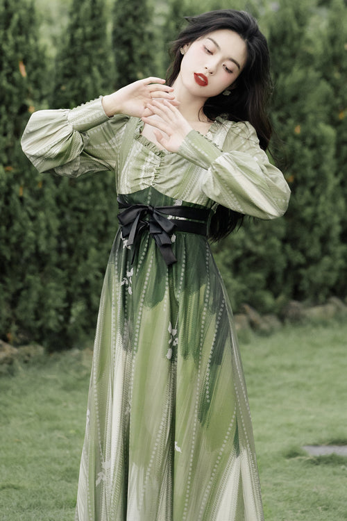 Classic Vintage Dress with a Flattering Fit