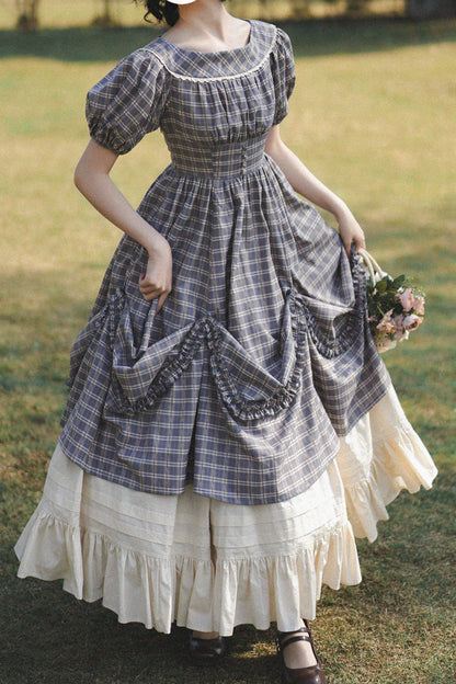 Classic Vintage Dress with a Flattering Fit