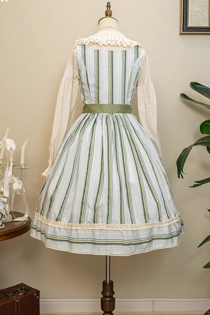 Subtly Elegant Dress with a Refined Vintage Look
