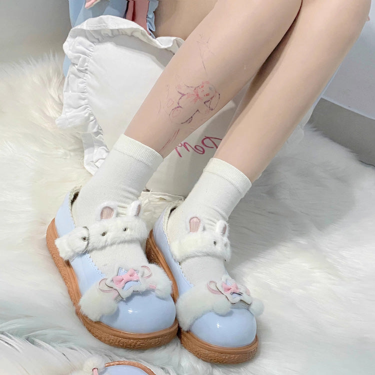 Effortlessly Elegant Shoes with a Timeless Design
