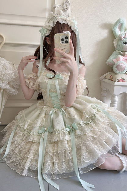 Subtly Elegant Dress with a Refined Vintage Look