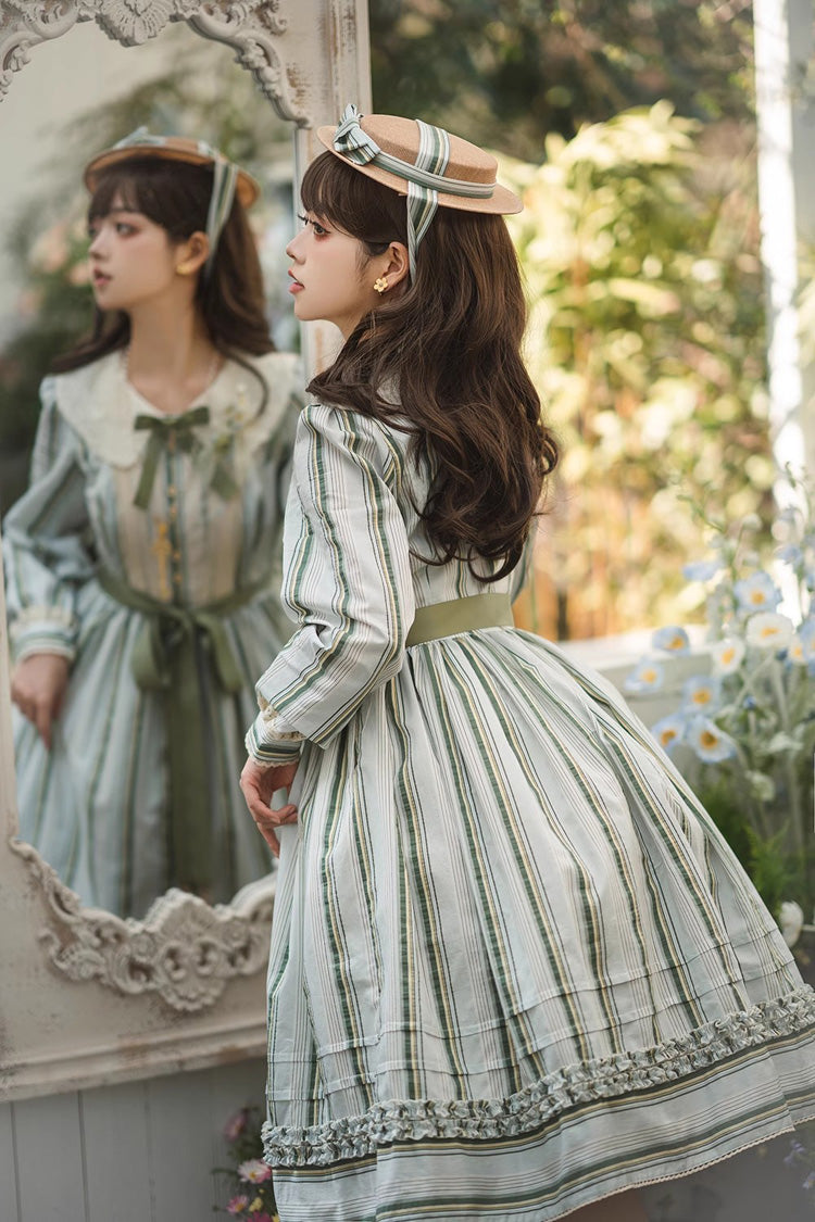 Classic Vintage Dress with a Flattering Fit