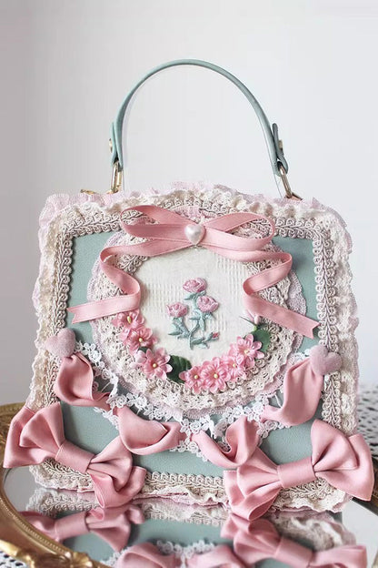 Vintage Style Bag with a Modern Fit