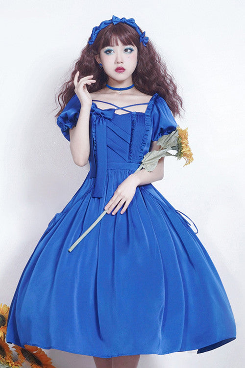 Beautifully Finished Dress in a Timeless Design