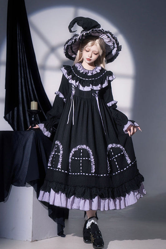 Finely Styled Dress with a Classic Vintage Look