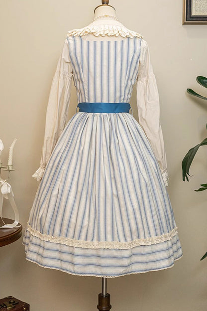 Subtly Elegant Dress with a Refined Vintage Look