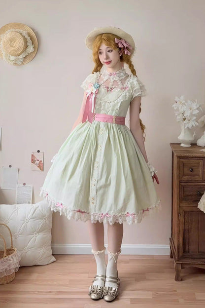 Finely Styled Dress with a Classic Vintage Look