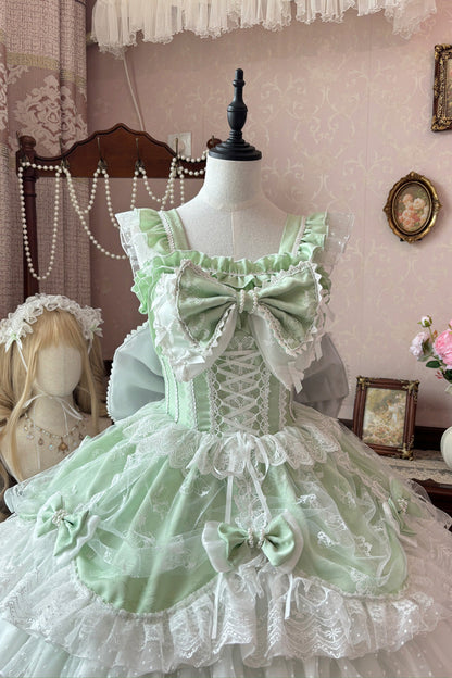 Finely Styled Dress with a Classic Vintage Look