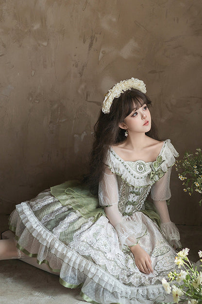 Subtly Elegant Dress with a Refined Vintage Look