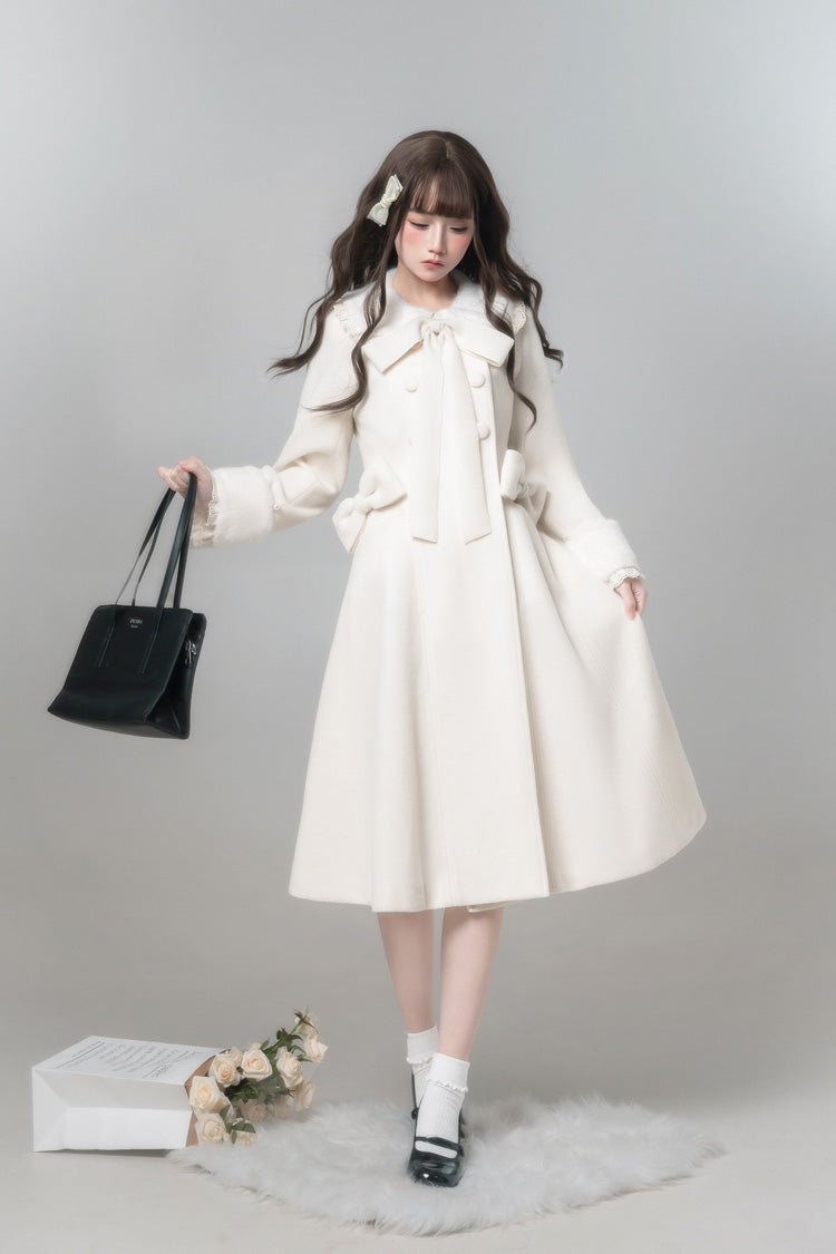 Beautifully Finished Coat in a Timeless Design