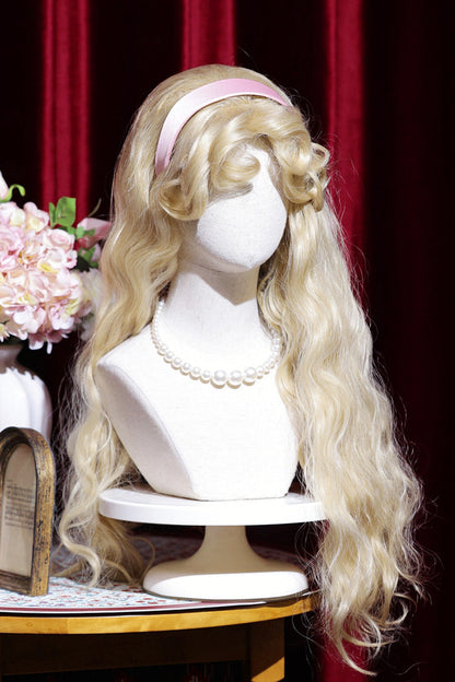Effortlessly Elegant Garment with a Timeless Design
