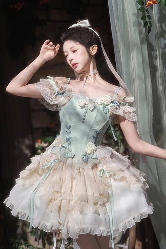 Finely Styled Dress with a Classic Vintage Look