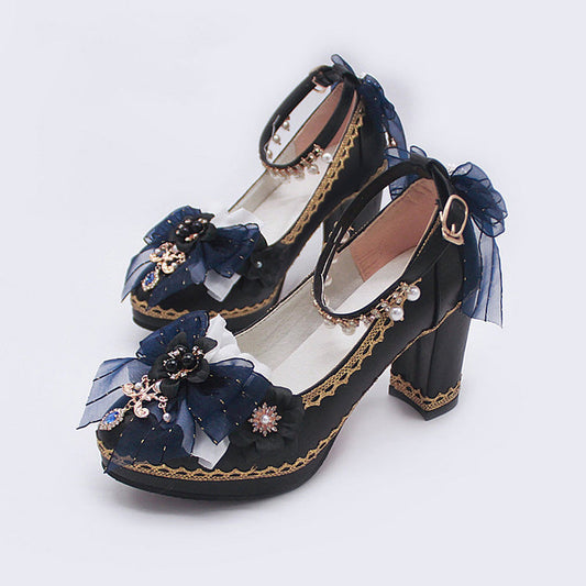 Effortlessly Elegant Heels with a Timeless Design