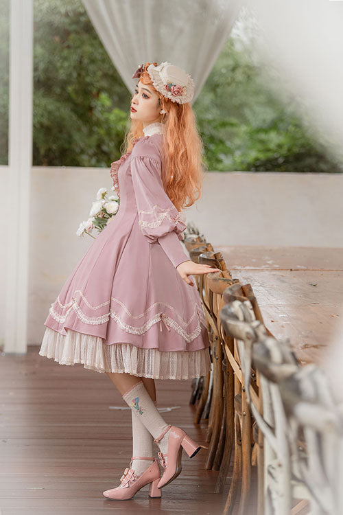 Beautifully Finished Dress in a Timeless Design