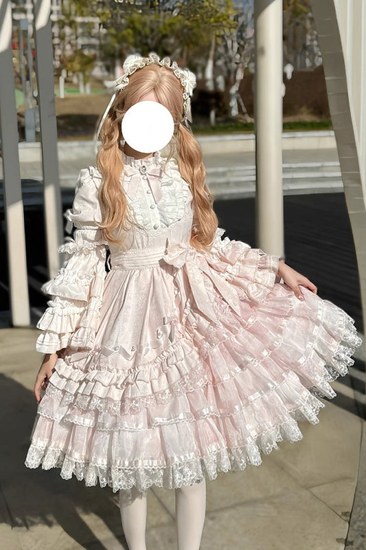 Finely Styled Dress with a Classic Vintage Look
