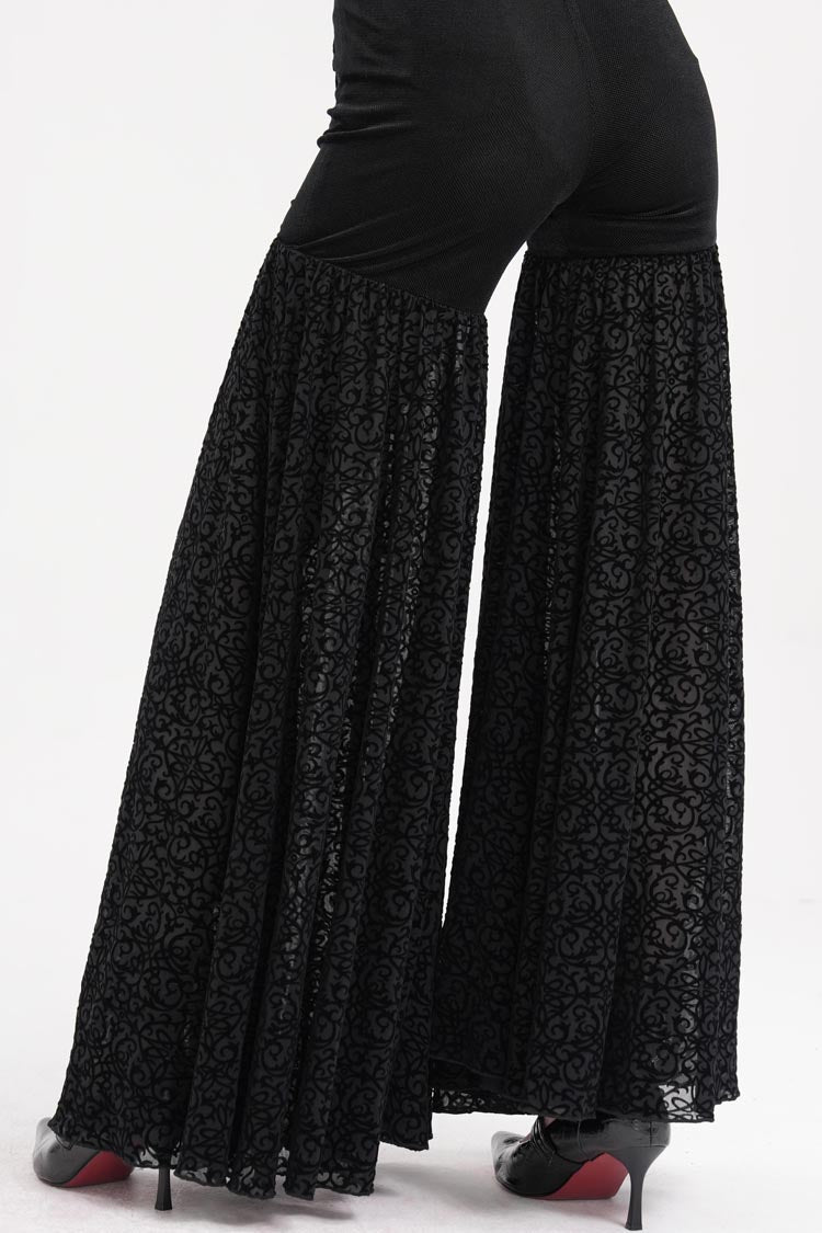 Effortlessly Elegant Pants with a Timeless Design