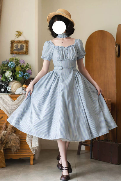 Subtly Elegant Dress with a Refined Vintage Look