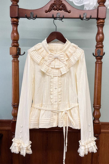 Casually Elegant Blouse with a Refined Edge