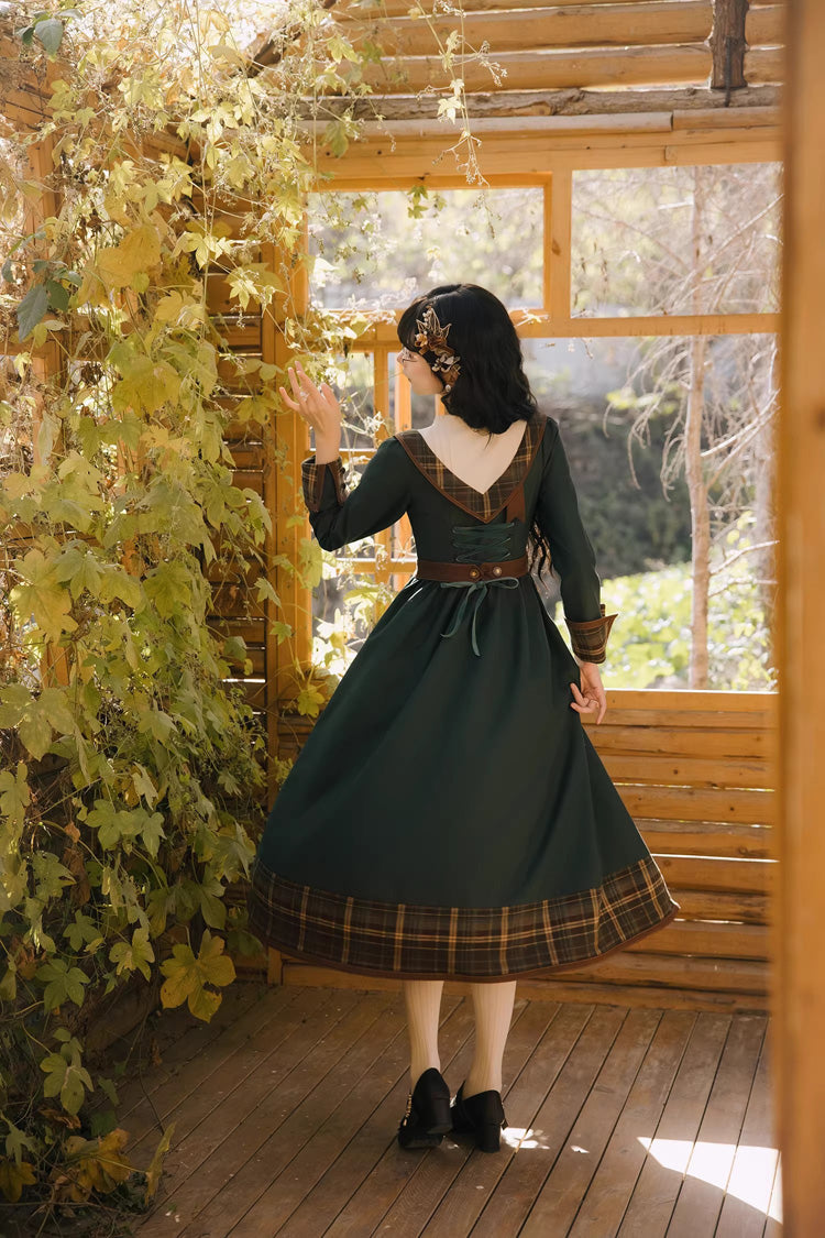 Classic Vintage Dress with a Flattering Fit