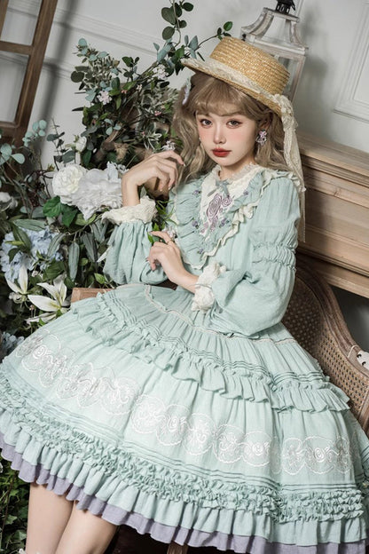 Beautifully Finished Dress in a Timeless Design