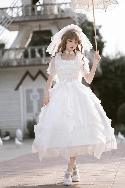 Finely Styled Dress with a Classic Vintage Look