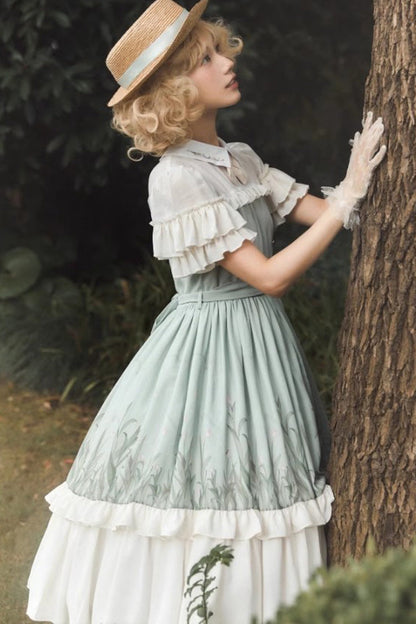 Classic Vintage Dress with a Flattering Fit