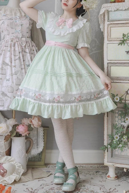 Subtly Elegant Dress with a Refined Vintage Look