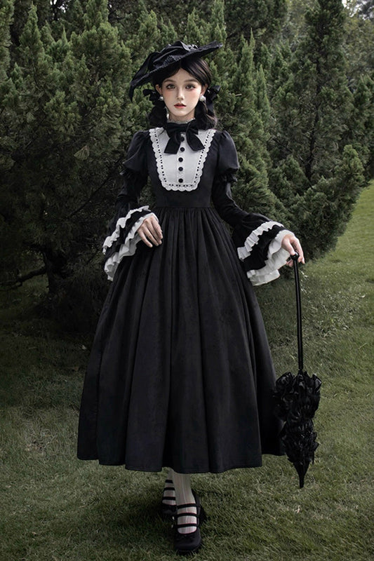 Beautifully Finished Dress in a Timeless Design