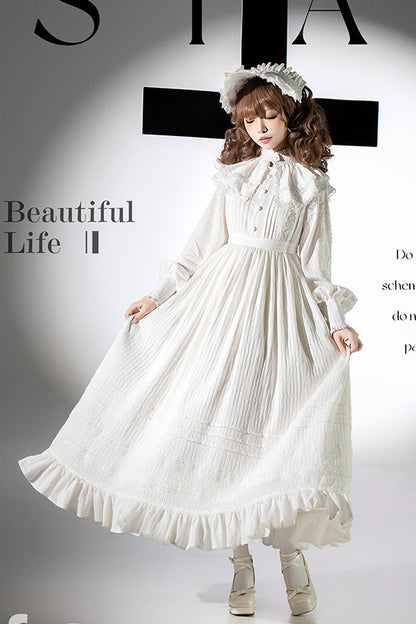 Finely Styled Dress with a Classic Vintage Look