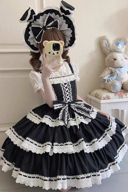 Subtly Elegant Dress with a Refined Vintage Look