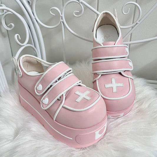 Effortlessly Elegant Shoes with a Timeless Design